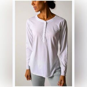 Leallo lilac long sleeve 100% cotton raw edge Henley. Women’s small